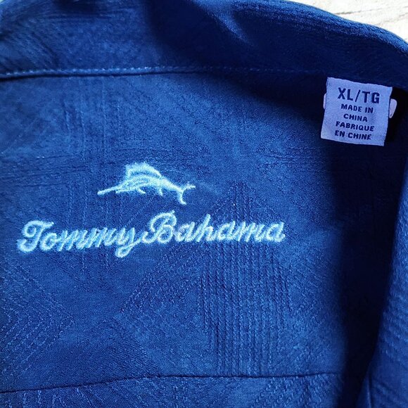 Tommy Bahama Mens XL Blue Silk Hawaiian Shirt "Happy New Year 2020" Graphic - Picture 6 of 10